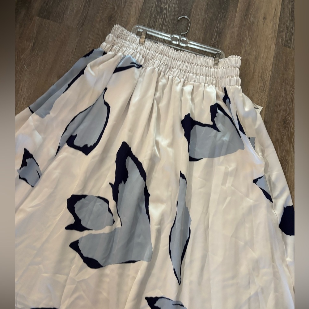 Worthington White Maxi Skirt with Blue Floral Print Sz XLT - Picture 4 of 12